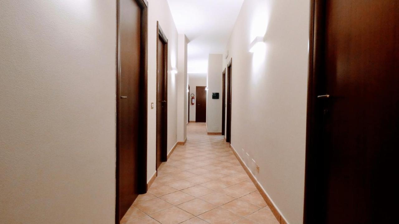 Hotel Piscina La Suite Prossedi エクステリア 写真
