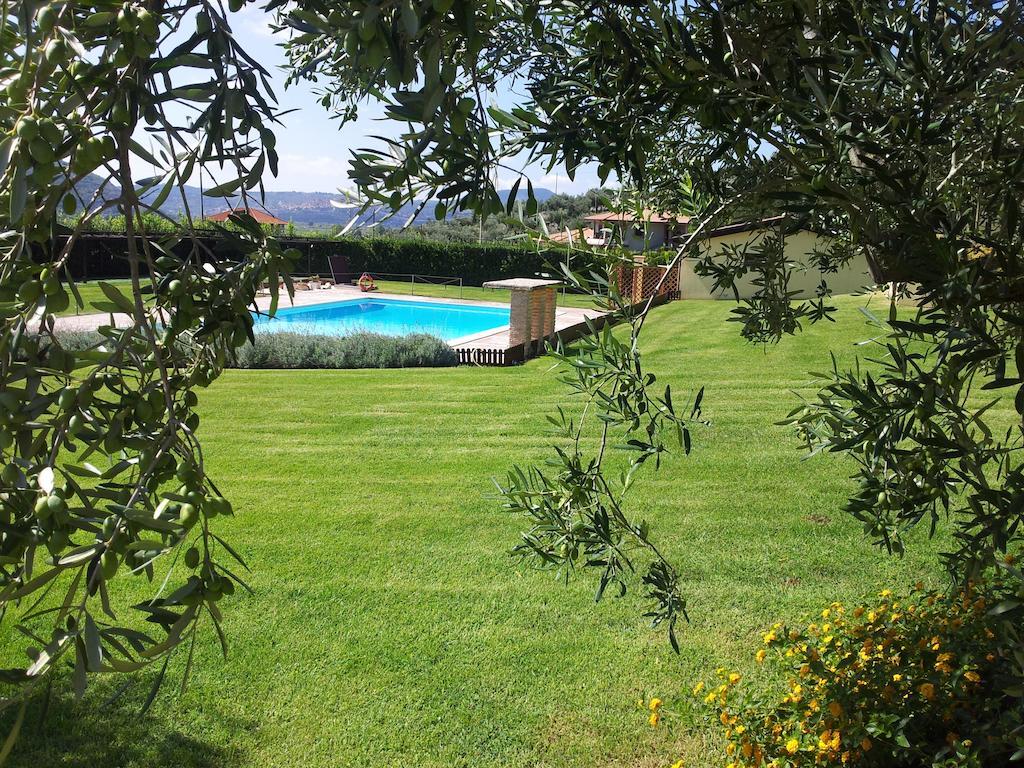 Hotel Piscina La Suite Prossedi エクステリア 写真
